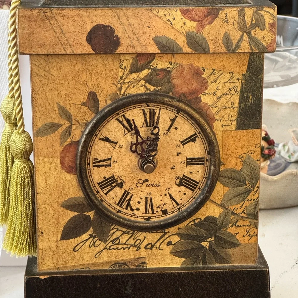 Vintage Style Floral Mantle Clock